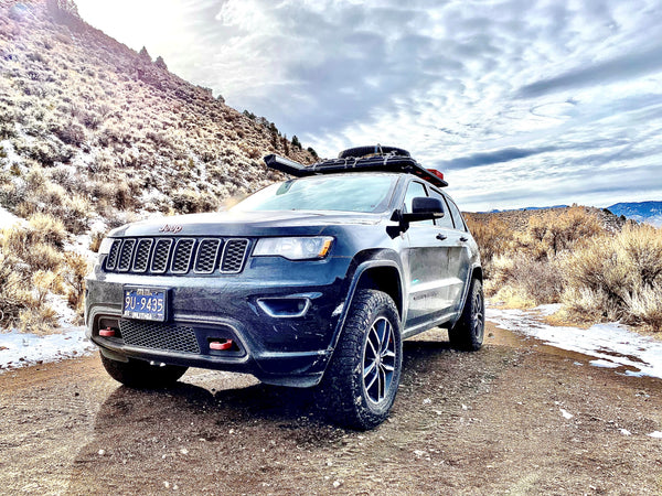 Offroading Grand Cherokee with Airlinks Lift Kit