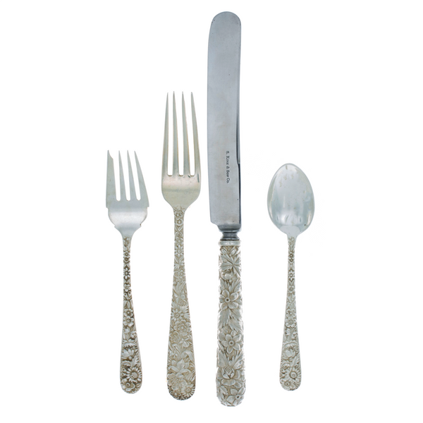 https://cdn.shopify.com/s/files/1/0353/0008/1795/products/repousseoldstylebluntblade4piecedinnersetting_600x.png?v=1591426127