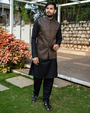 Guide to choose a perfect kurta for his body type – Parinita Sarees and ...