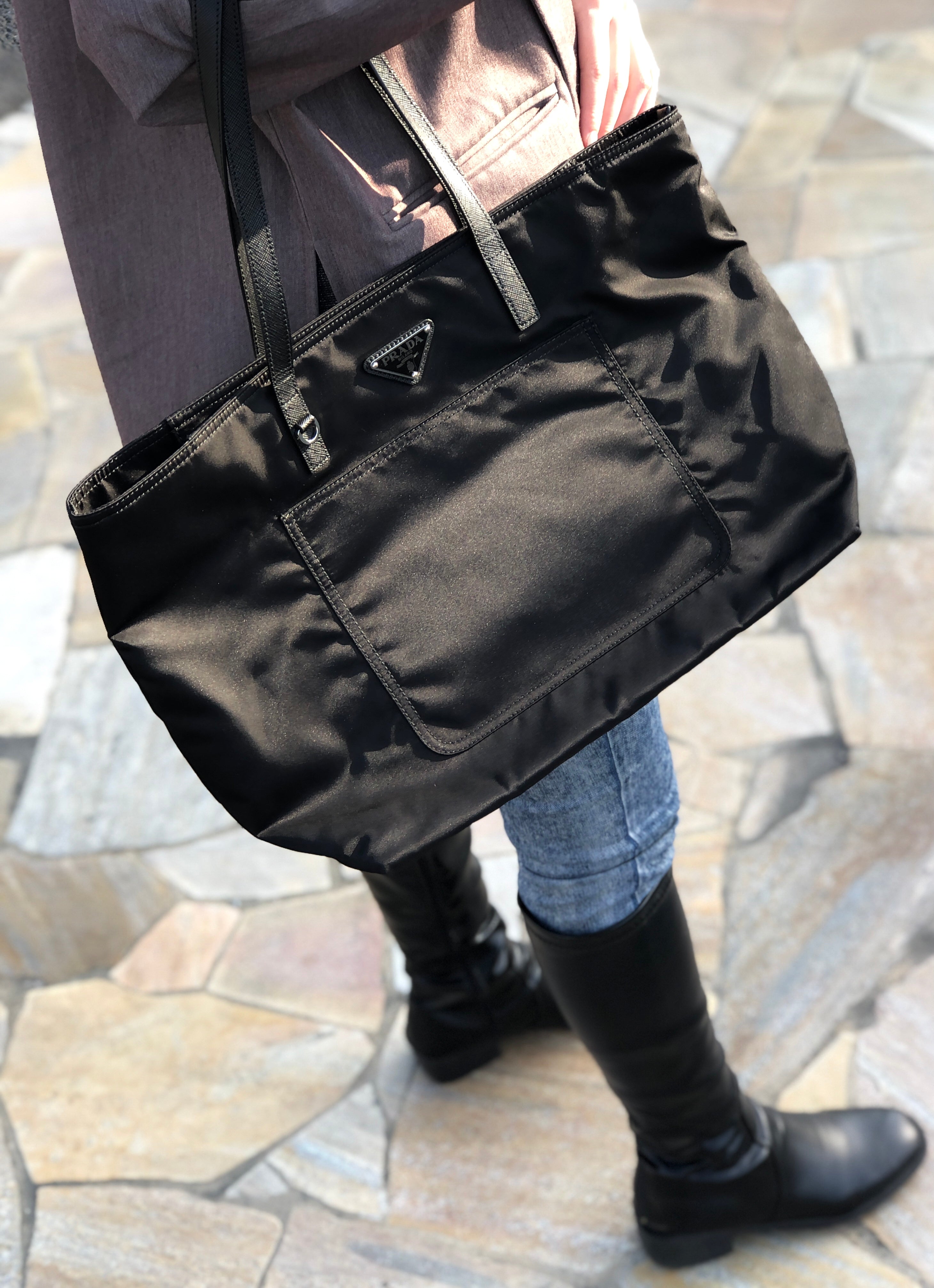 人気商品を激安通販 【即完】everyone nylon logo tote bag (BLACK)