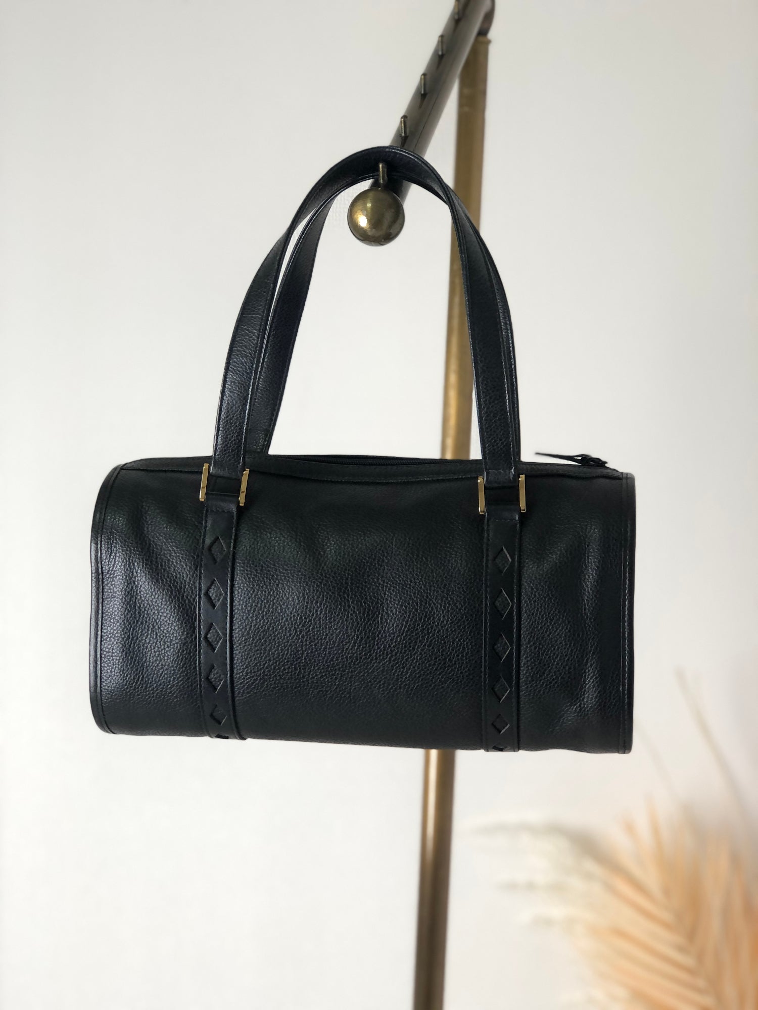 YVES SAINT LAURENT Sac de Jour Leather Shoulder Bag Black