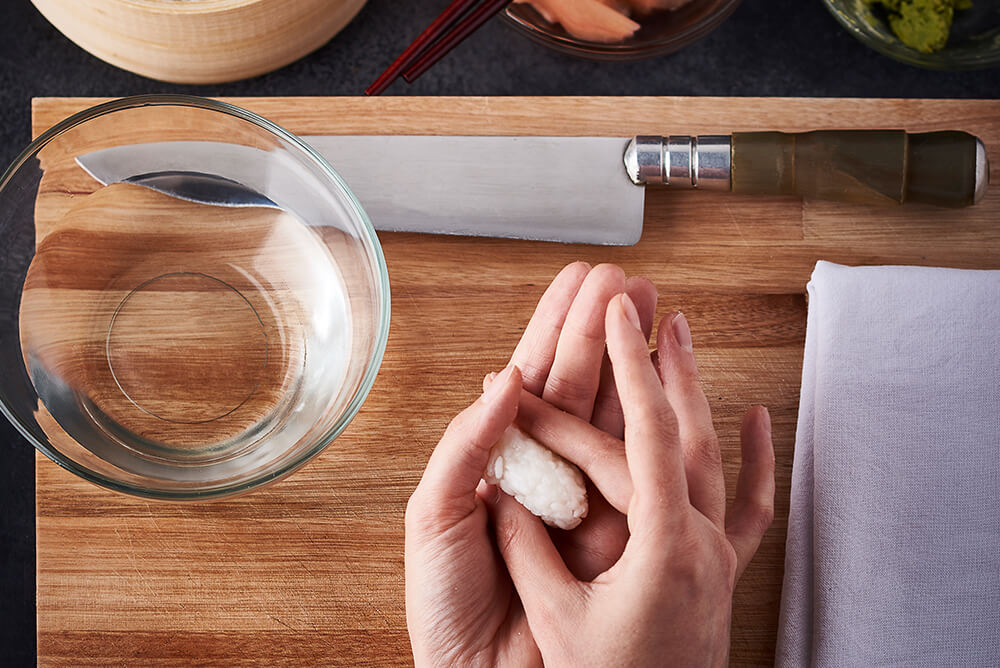 Shaping sushi rice ball into an oval