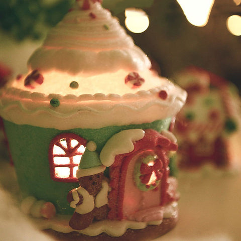 PVC CANDY GINGERBREAD SHAPED CHRISTMAS SNOW HOUSE