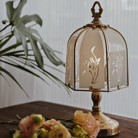 RETRO FROSTED GLASS CARVED TABLE LAMP