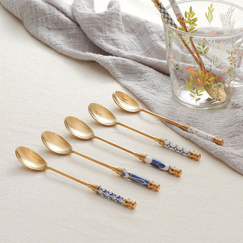 https://hghomlife.com/collections/2022-dining-dessert/products/ceramic-handle-gold-dessert-spoon