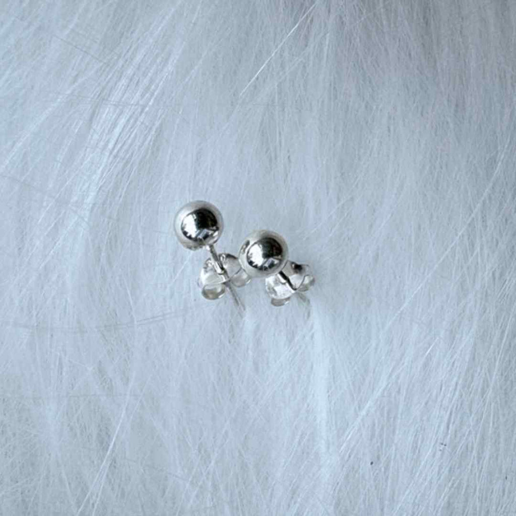 Silver Spider Plastic Post Earrings, Metal-free Studs for Women With  Sensitive Ears, Allergy Free Hypoallergenic Stud Earrings 