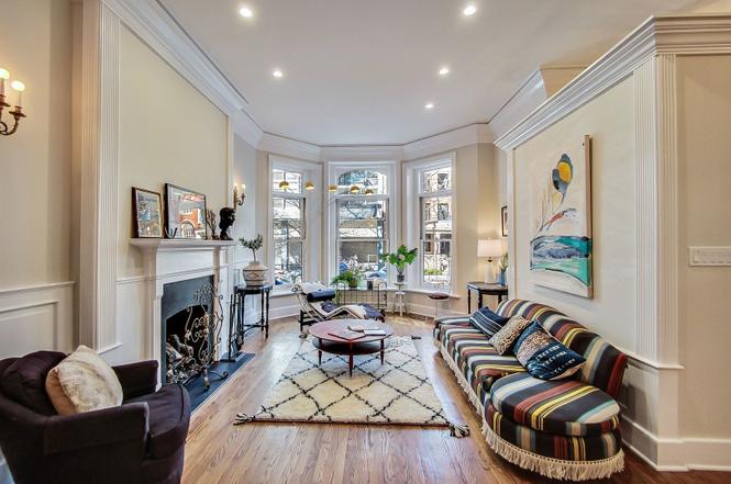 Historic homes for sale in Gold Coast Chicago feature modern design and antique accents.