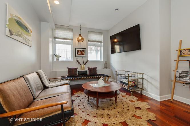 Eskell’s home staging services stage homes like this Albany Park apartment and throughout all Chicago neighborhoods.