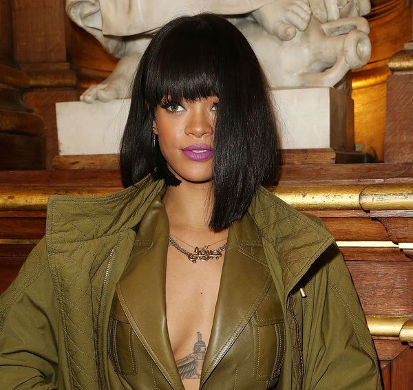 rihanna wearing personalised arabic name necklace