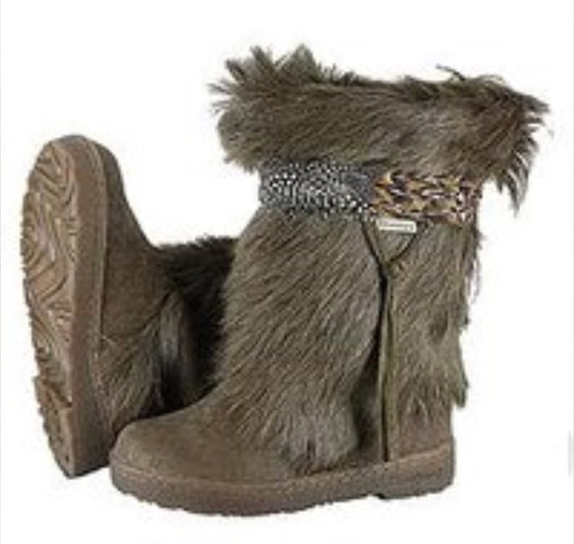 bearpaw kola goat fur boots