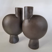 Load image into Gallery viewer, Vase On Stem Matt Black
