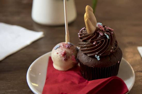 Schokoladen-Einhorn-Cupcake