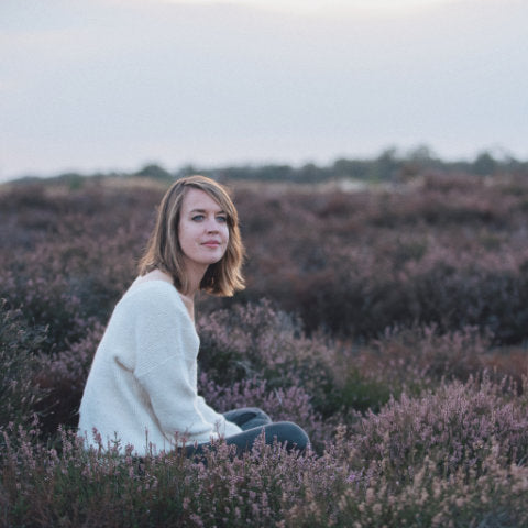 Akasha blends model Inge sitting in purple heather