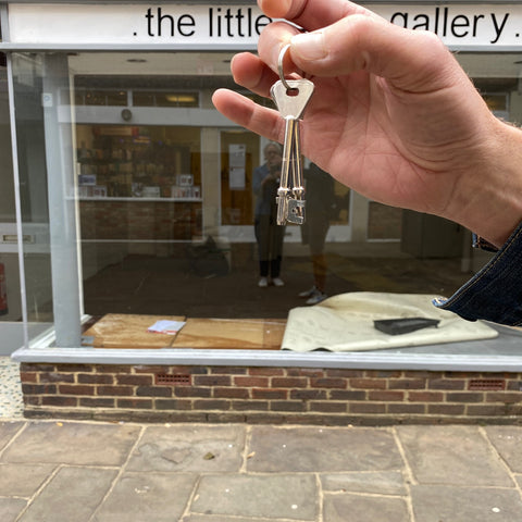 IMAGE OF SHOP IN CRANE ST CHICHESTER WITH HAND HOLDING KEYS