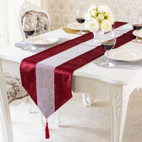 テーブルランナー おしゃれ 赤 レッド 32×180 エレガント 華やか 布 タッセル付き キラキラ コーディネート