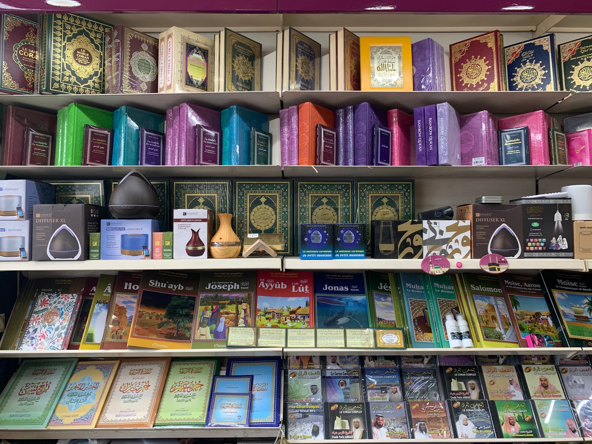 Librairie musulmane avec une bibliothèque coranique et des livres pour enfants musulmans