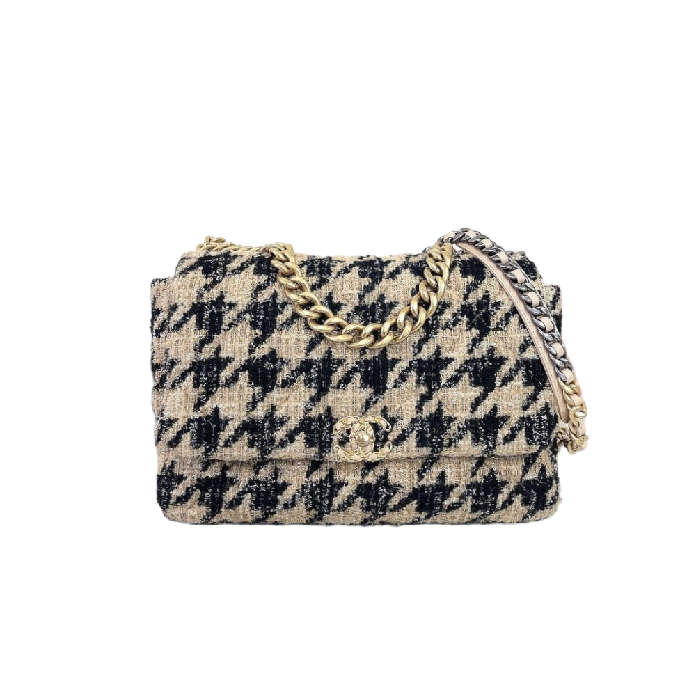 Chanel 19 Jumbo Beige and Black Houndstooth Tweed Preowned in Box WA001