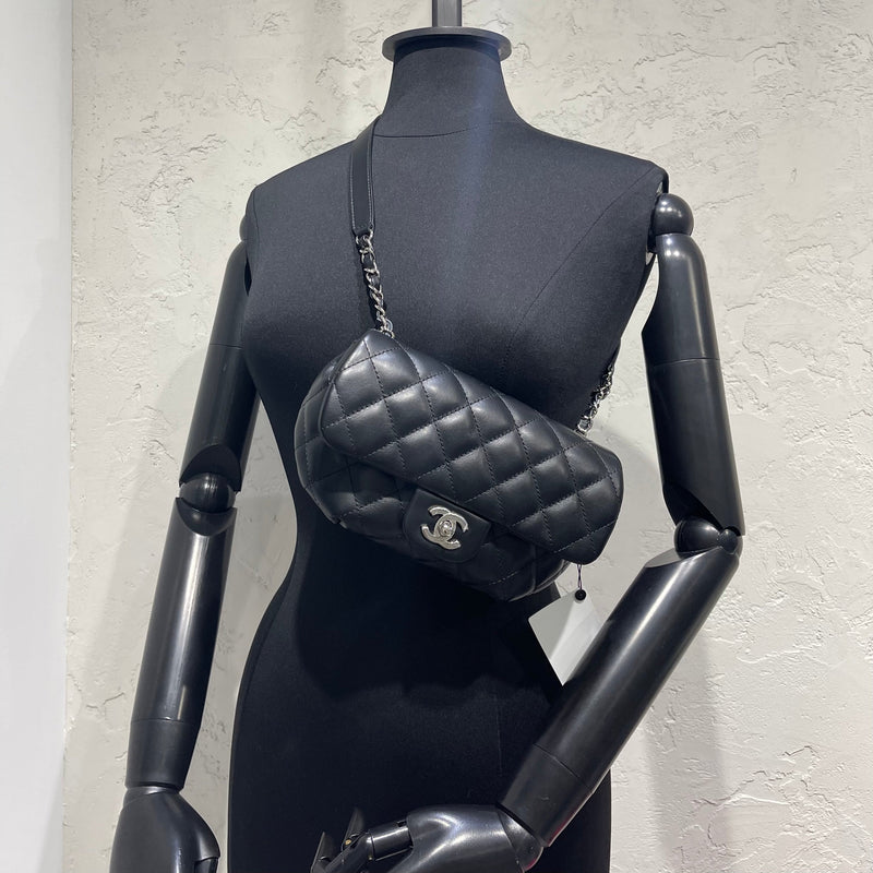 Chanel Black Calfskin 255 Reissue Uniform Waist Bag at 1stDibs  chanel  uniform belt bag chanel 255 belt bag chanel uniform waist bag