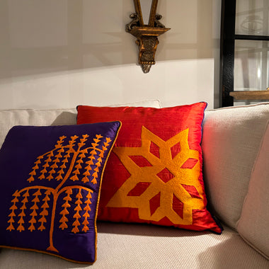 Mor ve turuncu hayat agaci ve yildiz desenli ipek kirlentler_Purple and orange silk cushions with tree of life and star motif