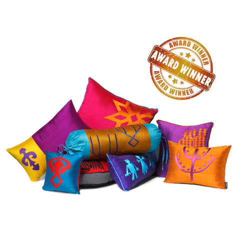 Sekiz boyda farkli sekillerde tasarim odullu ipek yastik serisi_Design awarded silk cushion series in different shapes and eight sizes