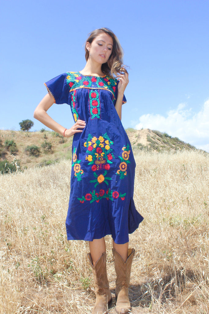 Pretty Pretty Vintage Mexican hand Embroidered Dress – Honeywood