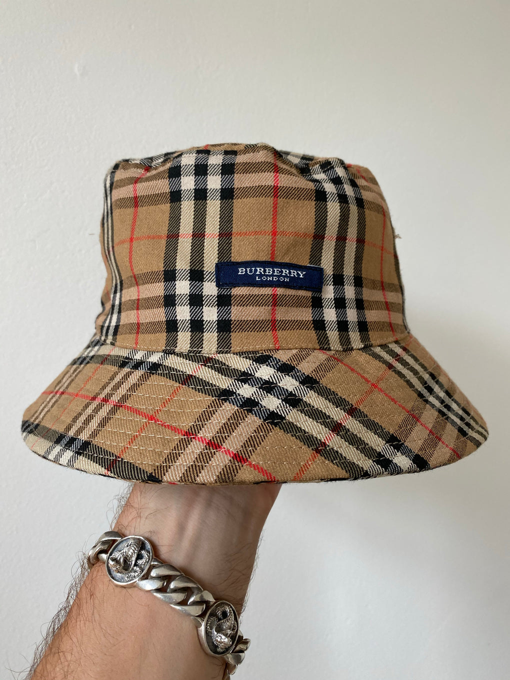 burberry bucket hat with logo