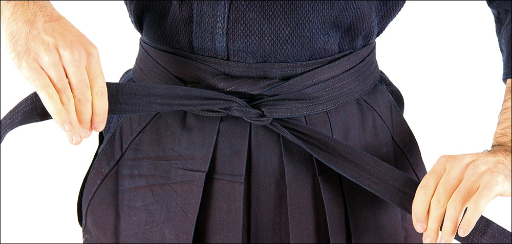 image of obi being tied around the Hakama
