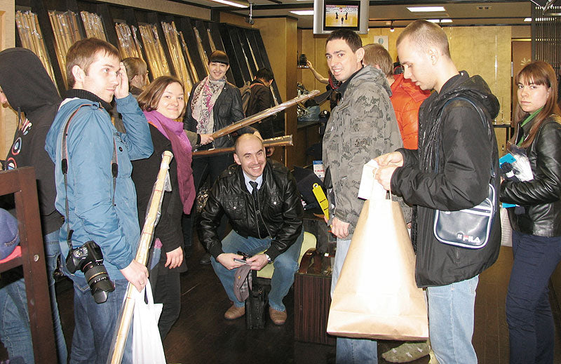 Russian customers enjoy visiting and shopping at Tozando Nishijin store in Kyoto.