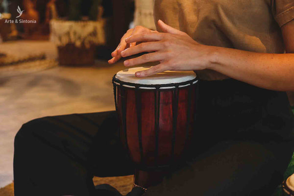 Multifaceted, the sound of the Djembe transits through various musical rhythms.