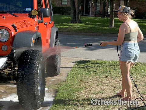 jedco-Blog-How-To-Clean-a-Jeep-After-Mudding-woman-powerwasher