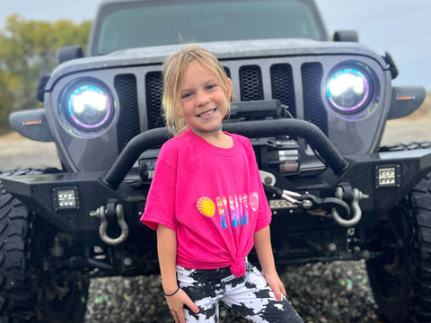 Blog-5-Tips-Off-roading-with-kids-jeep-wrangler-girl-t-shirt-pink