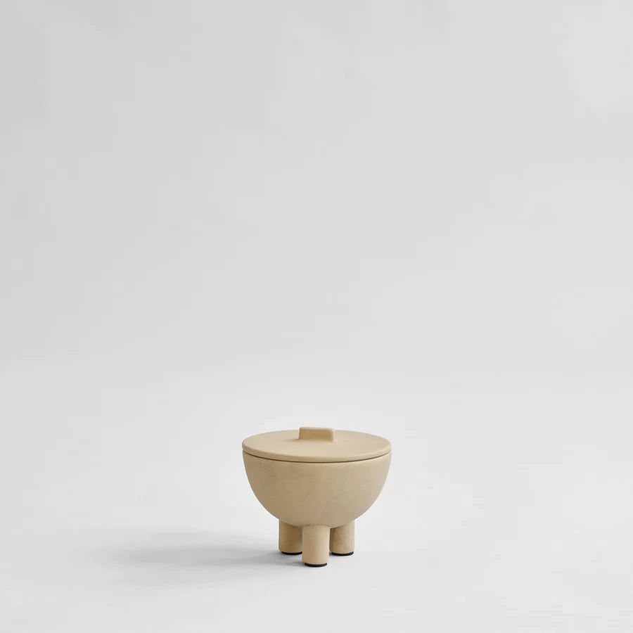 Duck Jar, Medio