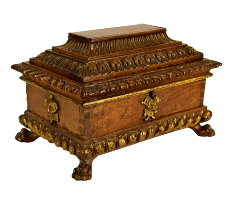 Precious box made in carved and gilded walnut wood, Tuscany (Italy) 16th century. This type of gift box was made as a jewelry box, sometimes used to hold wedding gifts, carrying jewels and coins inside.