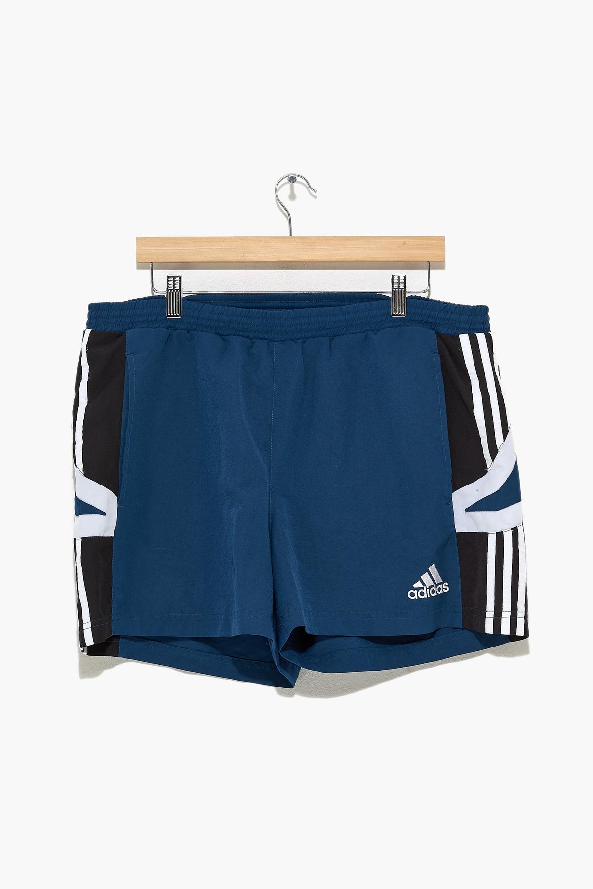 ADIDAS Shorts - XL – Burggasse24