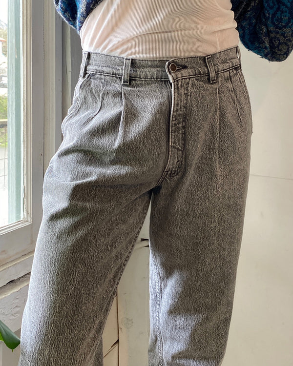 90s Levis Baggy Pleated Jeans - Lucky Vintage