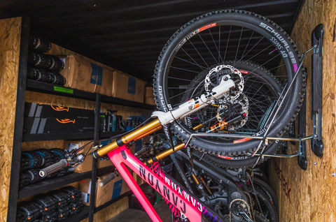 Las mejores 10 ideas de gancho para colgar la bicicleta  almacenamiento de  bicicletas, soportes para bicicletas, almacenamiento para bicicletas
