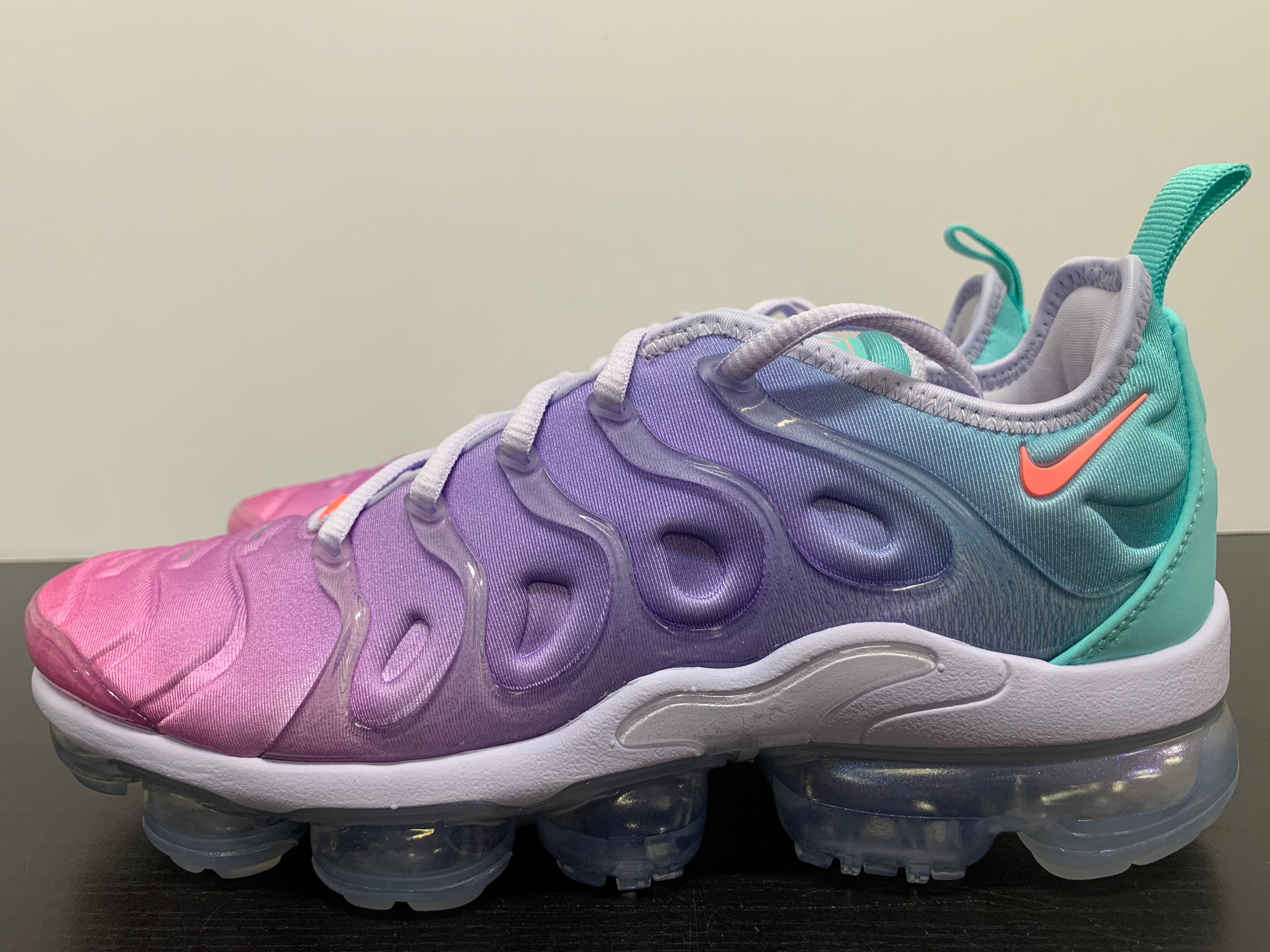 nike vapormax plus pastel