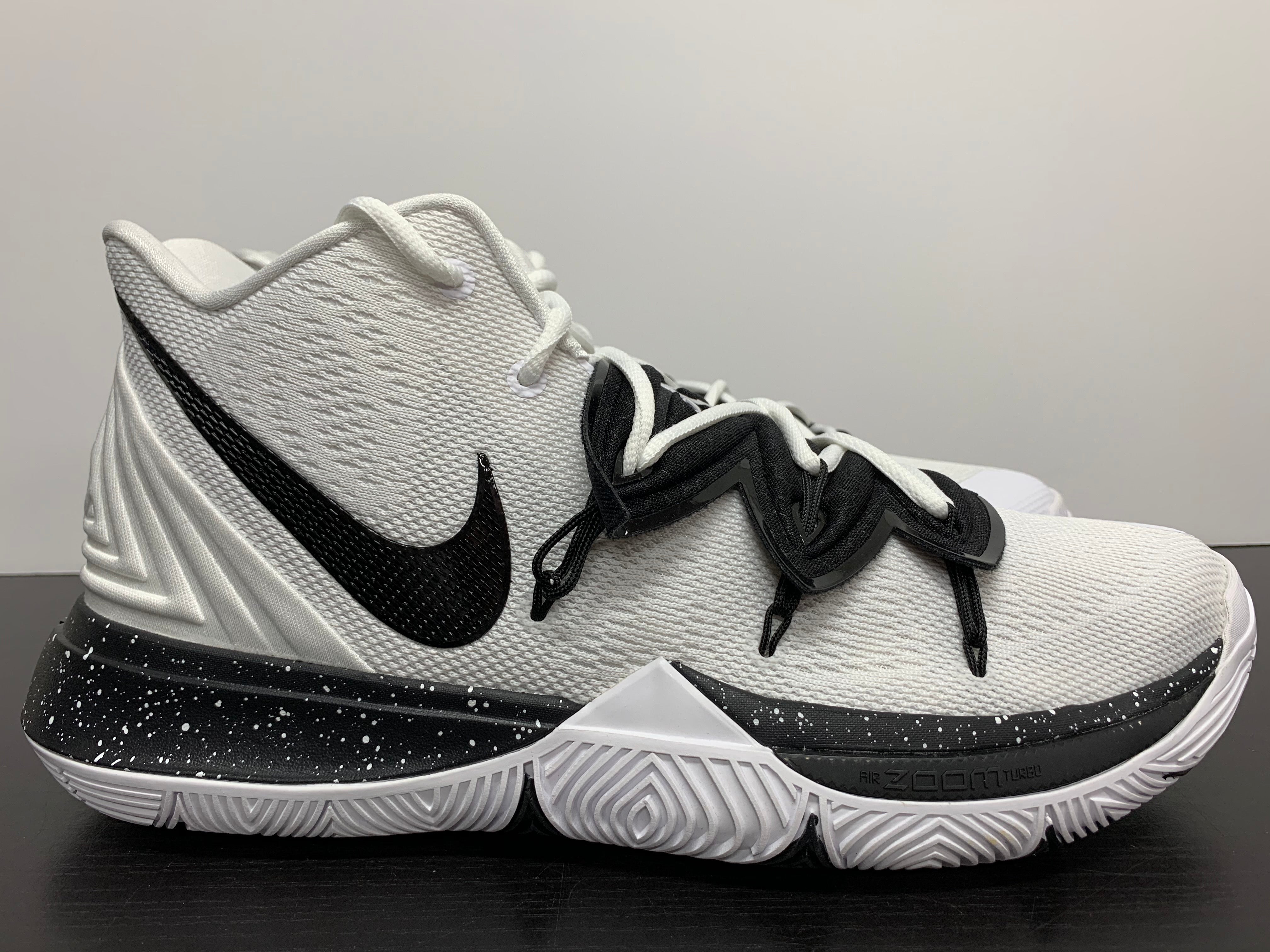 Produk Available! 2019 original Nike Kyrie 5 black mens NBA