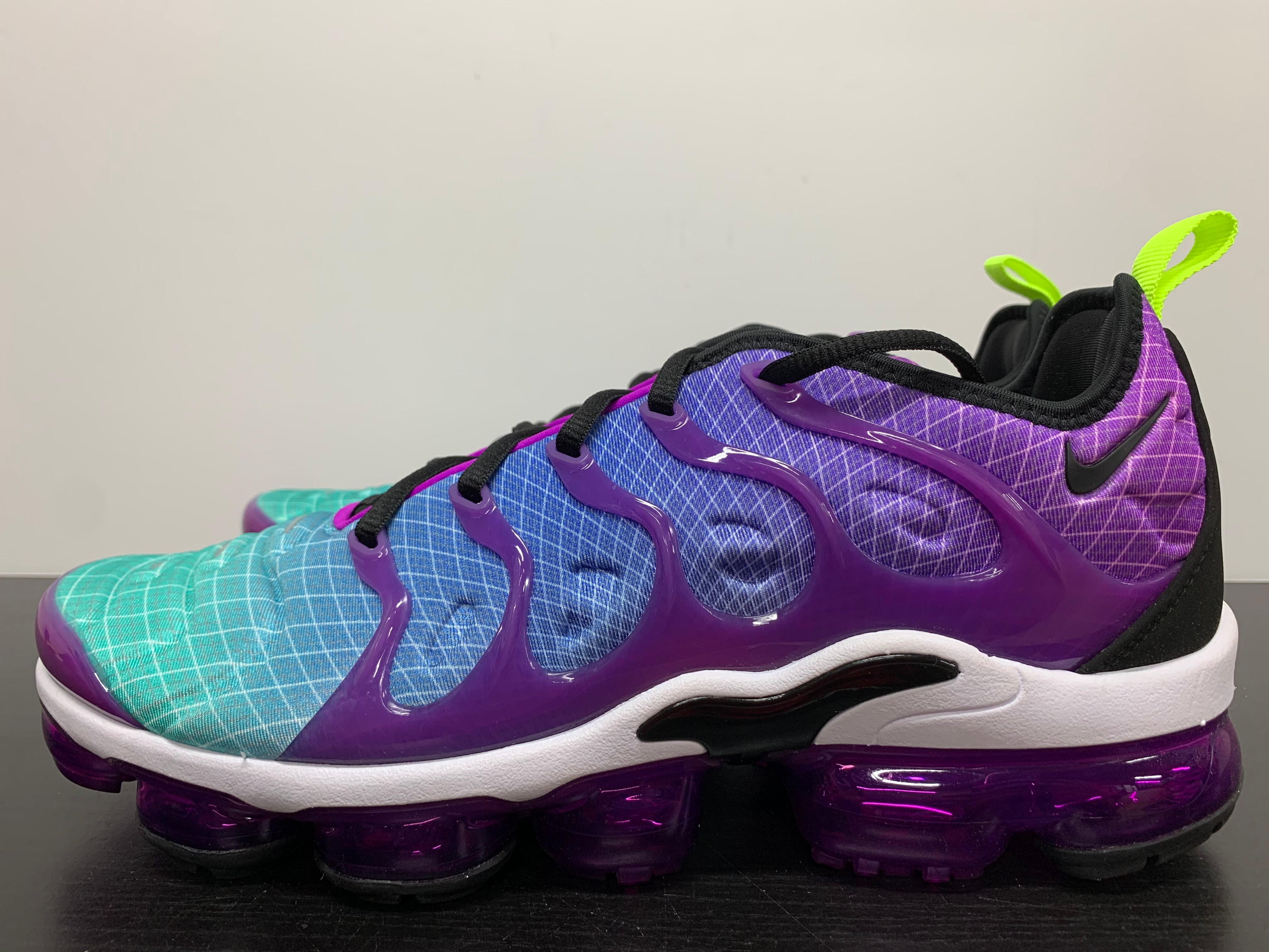 vapormax plus hyper violet