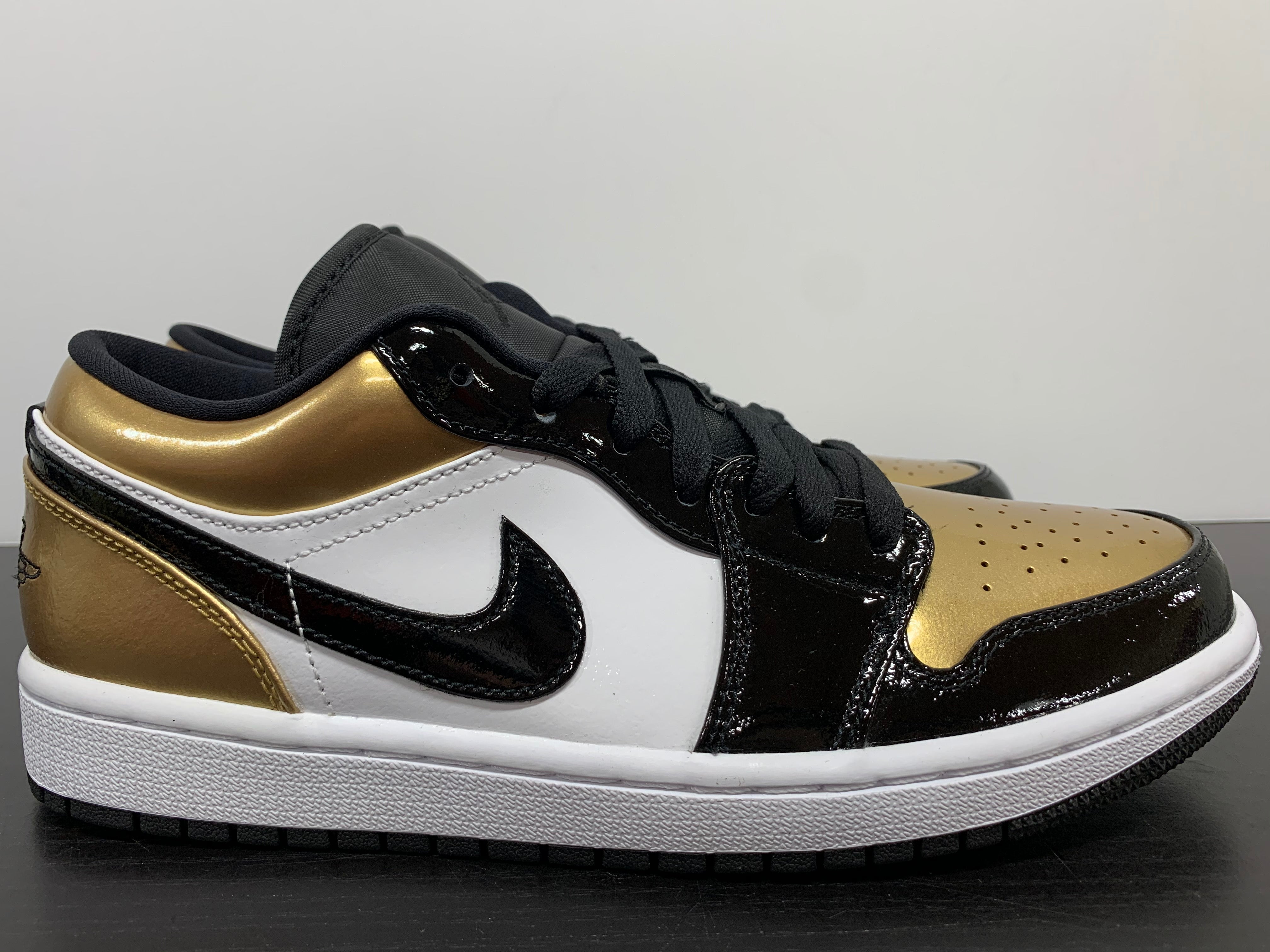 nike air jordan 1 low gold toe