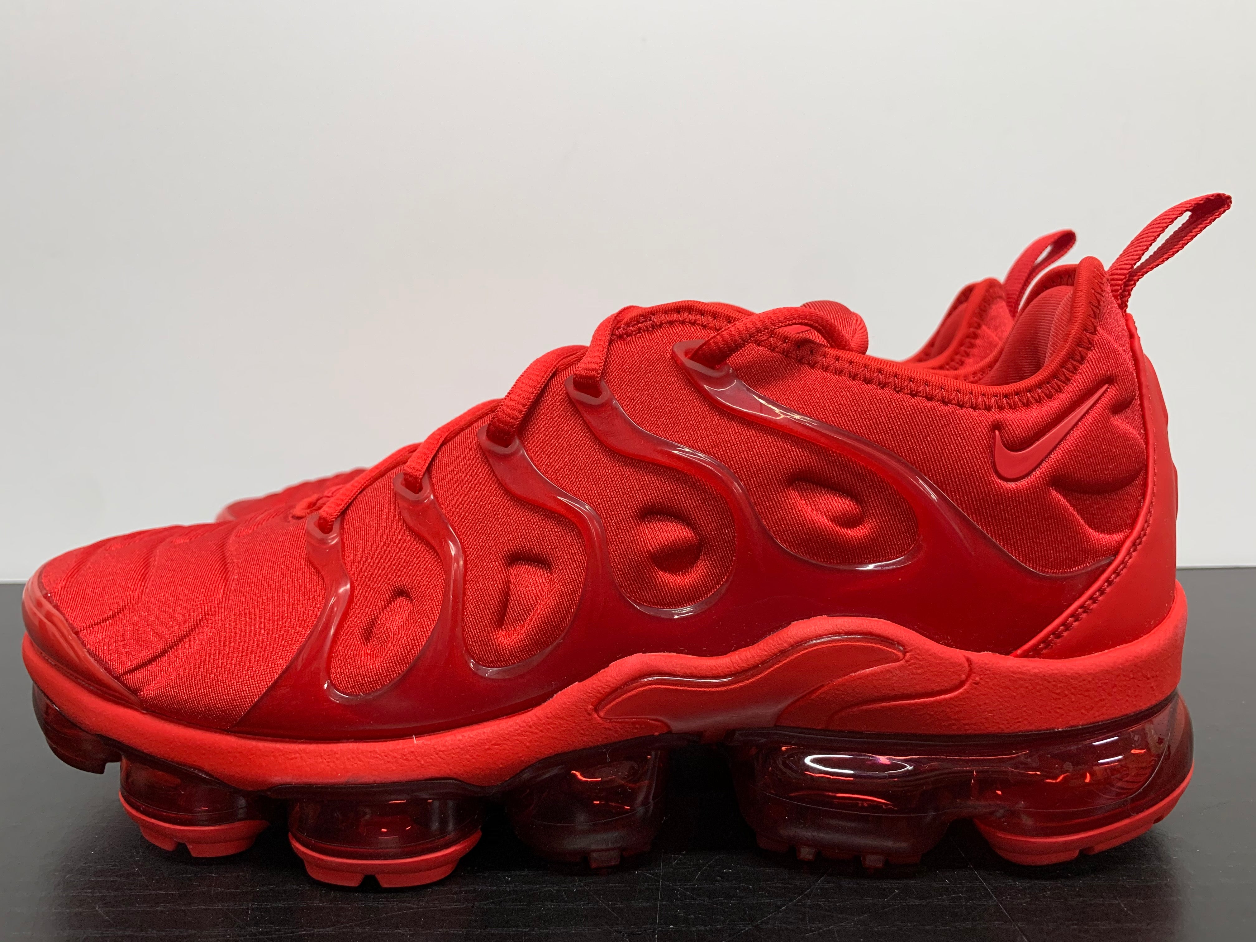 varsity red vapormax plus