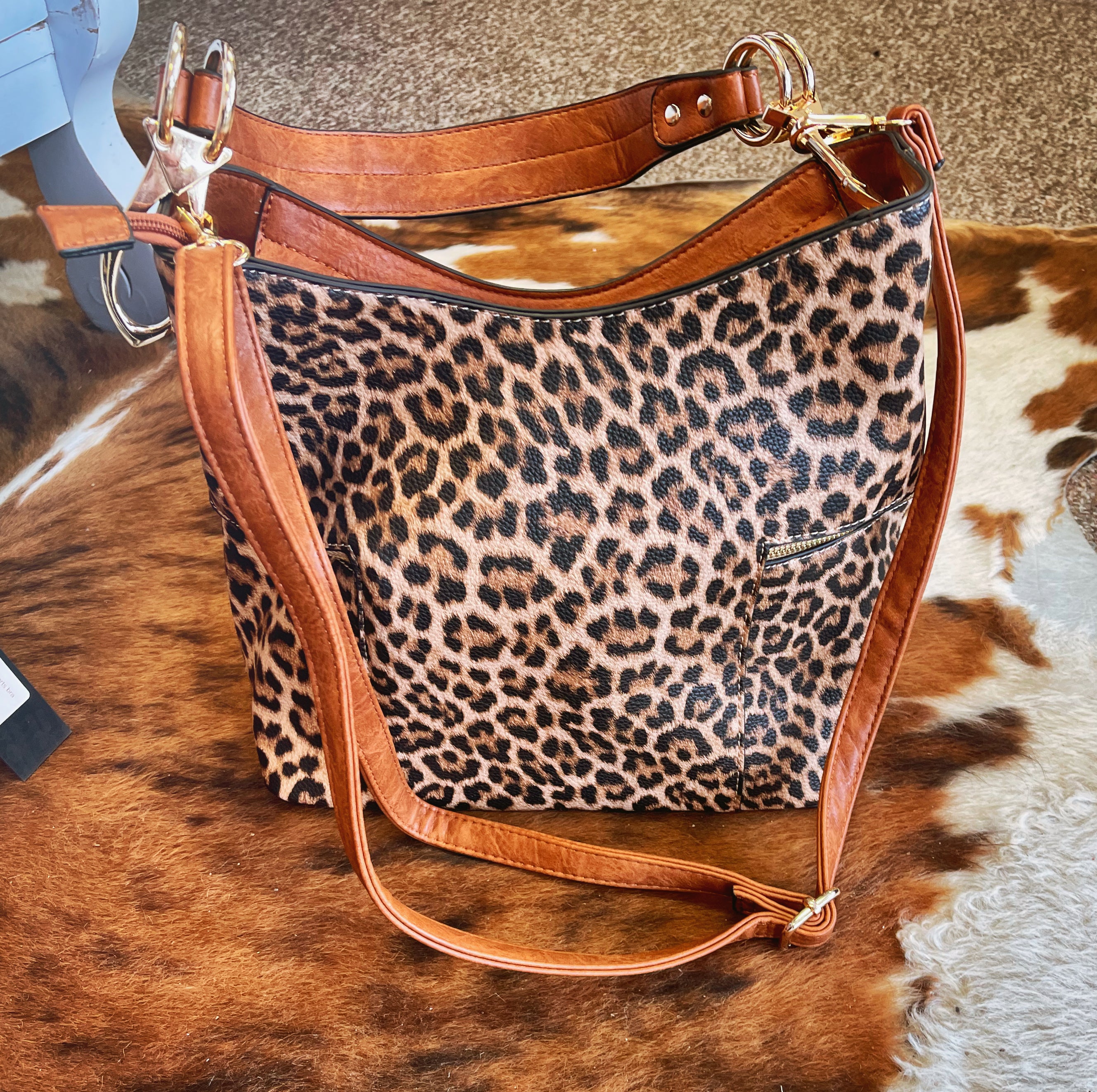 Leopard hobo handbag w/zipper pockets