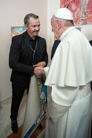 El momento del encuentro entre el Papa y el artista Moi Berlanga / Cadena SER