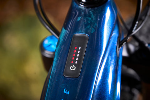 This new multipurpose control is integrated into the top tube and features colored LED lights. It allows you to switch power modes while riding and displays battery level.