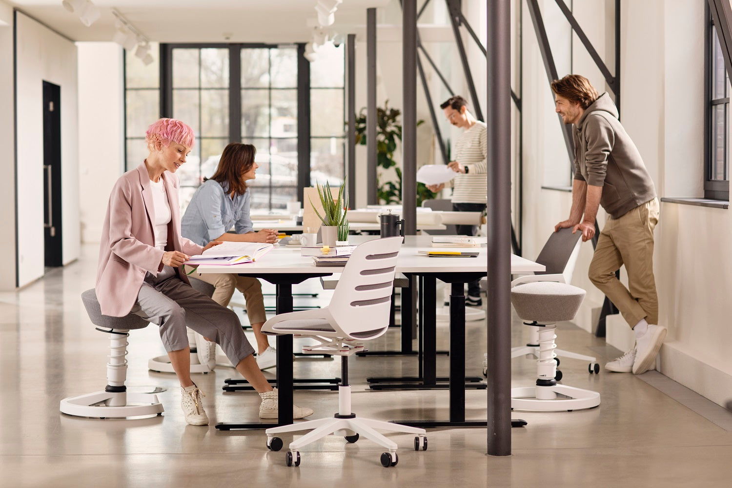 The Aeris Swopper office stool and Aeris Numo Task office chair are ideal companions in the office.