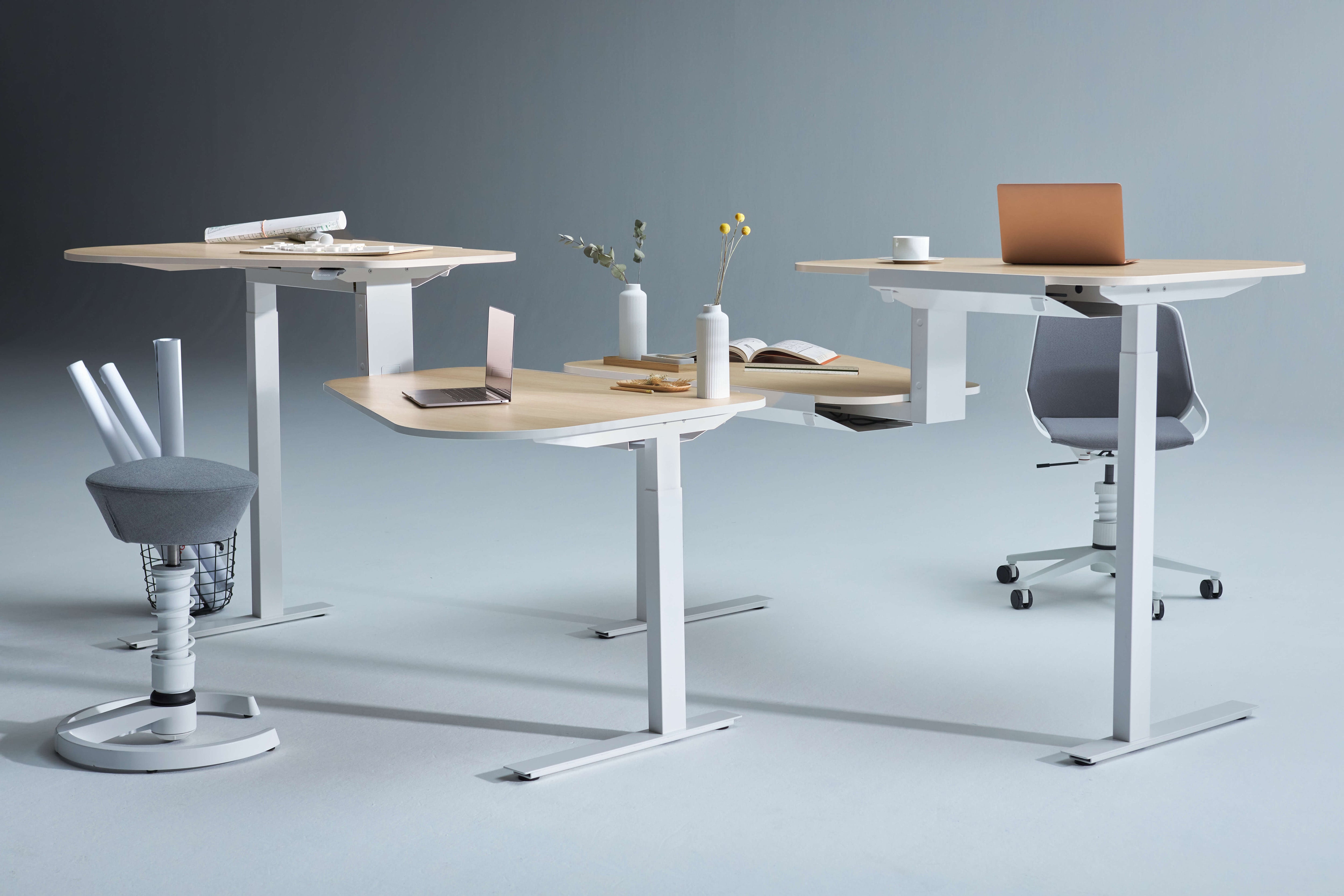 The office stool Aeris Swopper is individually adjustable and the ideal companion in the office and home office.