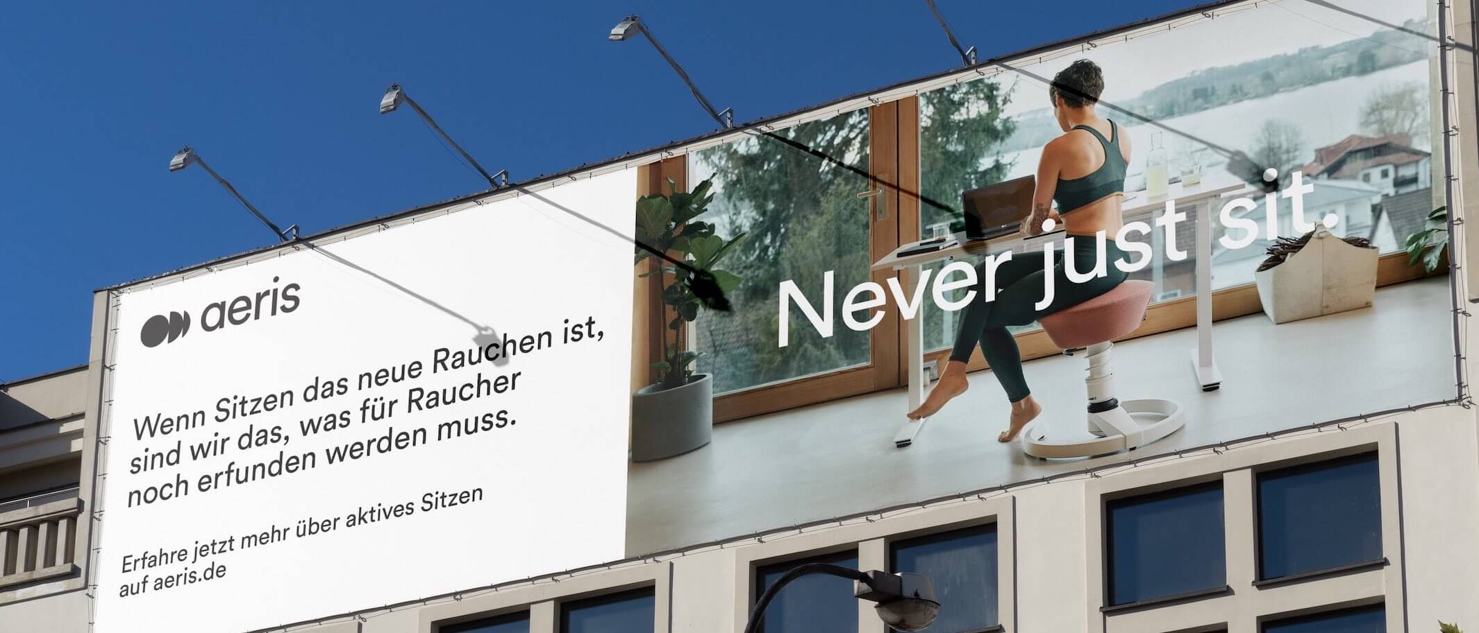 Aeris Brand Kampagne 2022. Großes Out of Home Plakat an Gebäude.