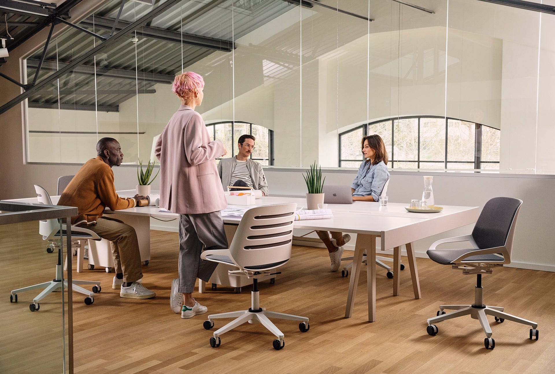 Ergonomically equipped, healthy office by Aeris as part of Corporate Health