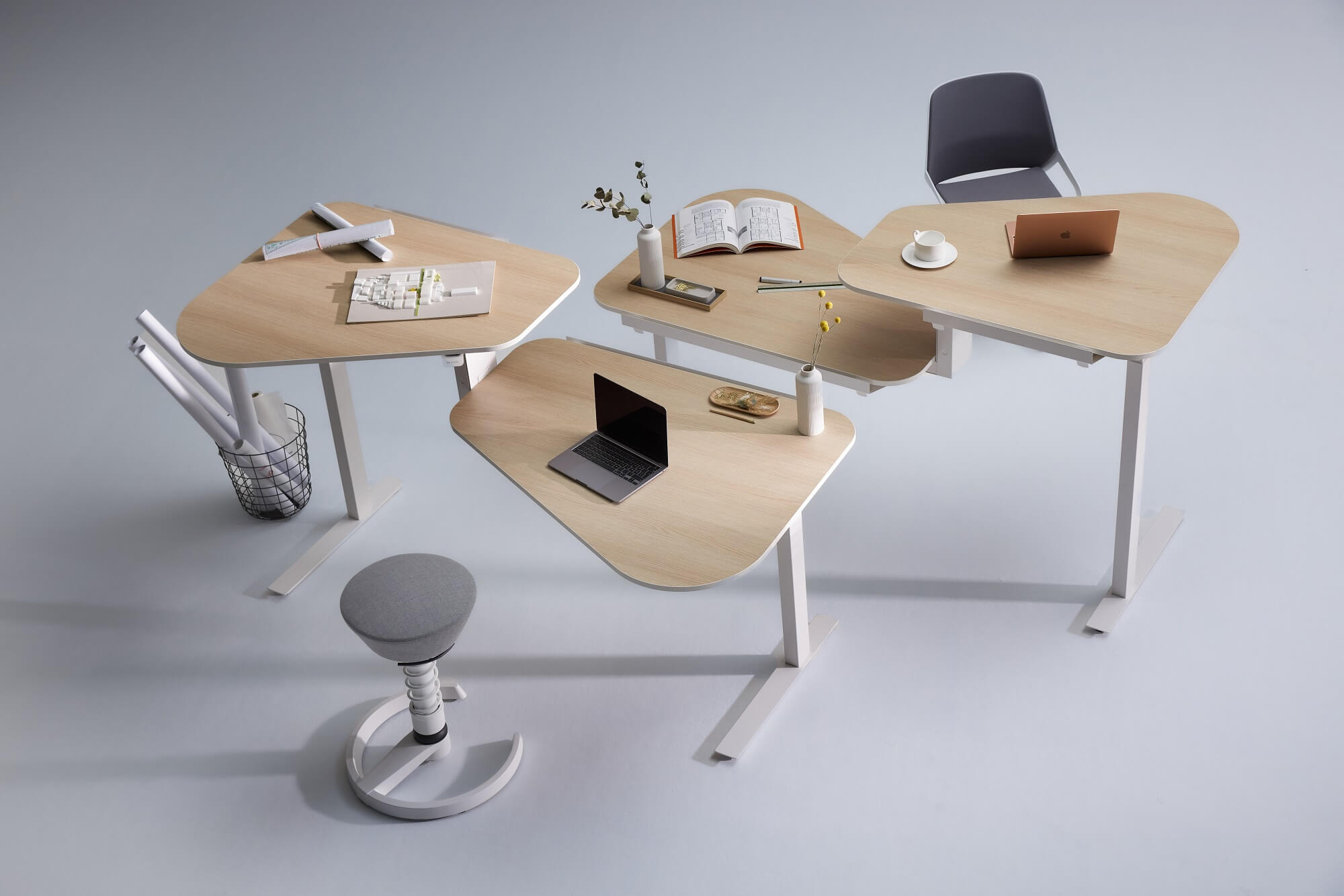 in hoogte verstelbaar bureau Aeris Active office Desk  met ergonomische bureaustoel Aeris Swopper