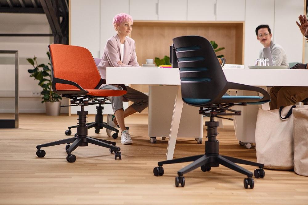 Ergonomic office chair Aeris Numo Task  in an office